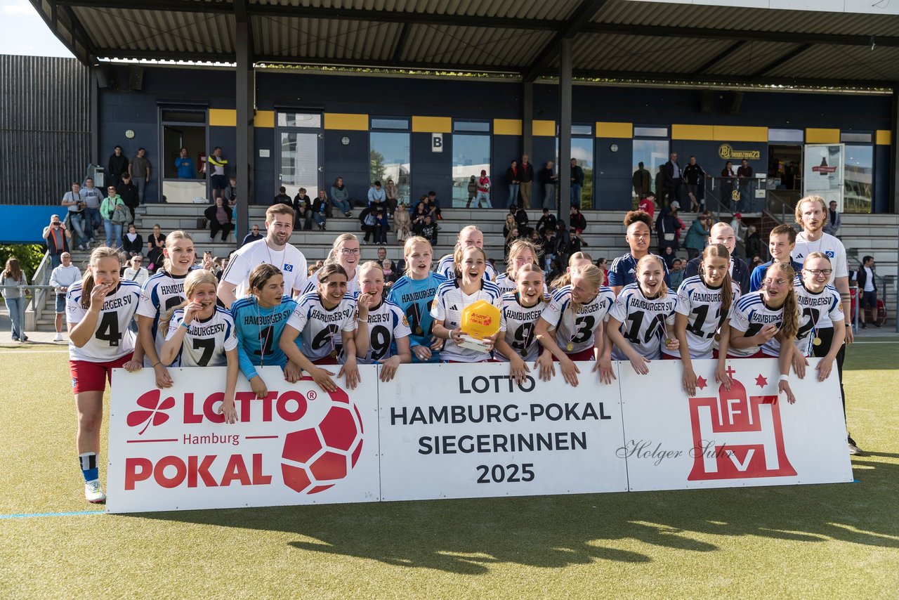 Bild 181 - wBJ Lotto Pokal Finale  Eimsbuetteler TV - Hamburger SV : Ergebnis: 0:3